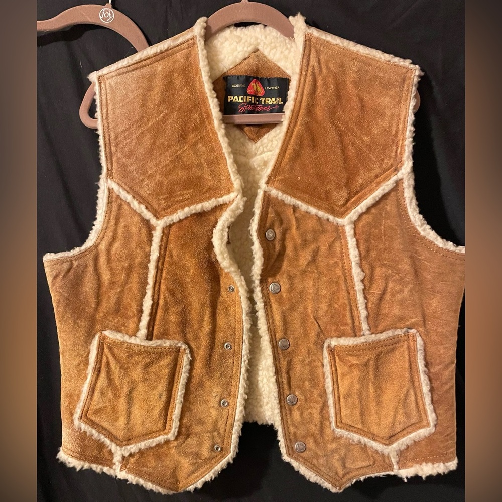 “Vintage Pacific Trail Shearling Suede Vest – Genuine Leather